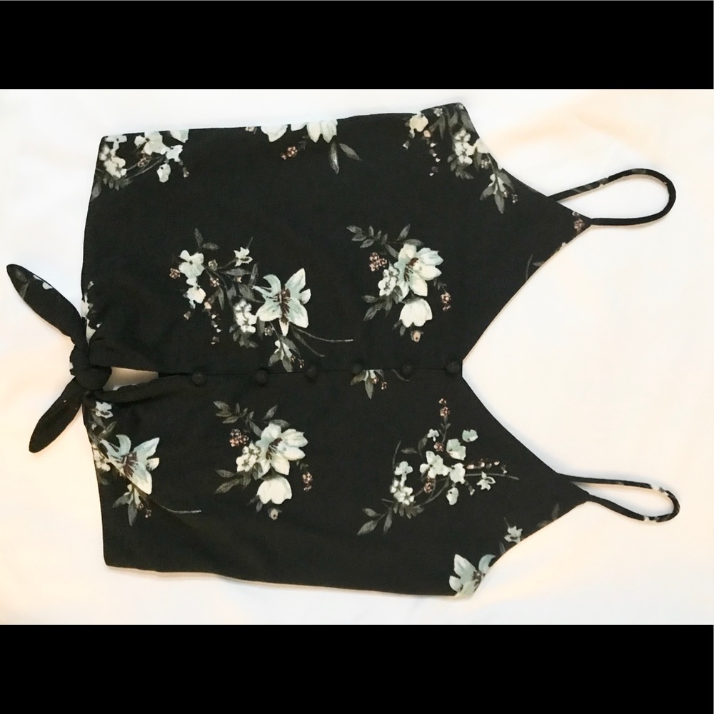🐸 3 for $30 Dynamite Floral Tie-Front Tank Top